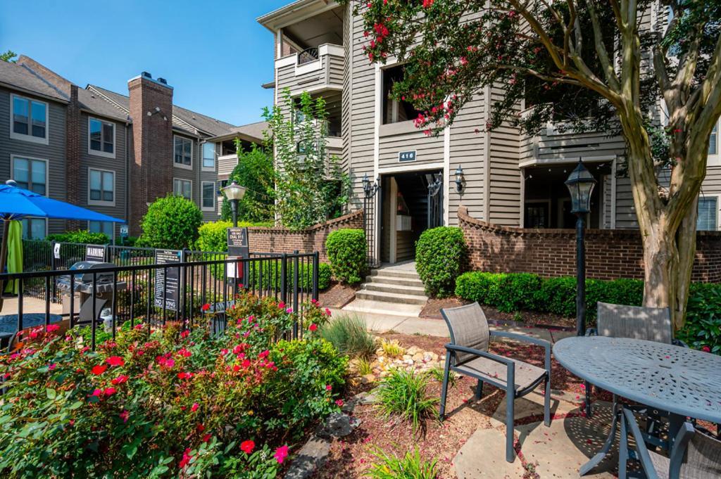 Viagem - - Cozy 1br W/gym+pool+parking Apartamento Charlotte
