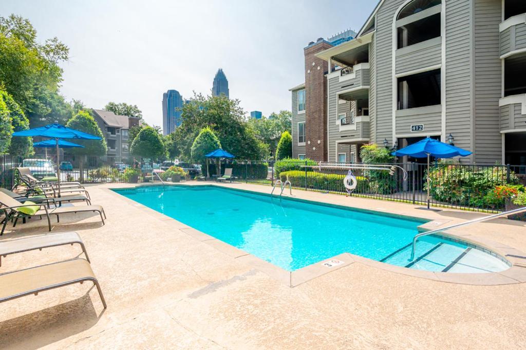 Viagem - - Cozy 1br W/gym+pool+parking Apartamento *
