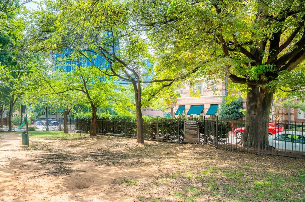 Apartamento Viagem - - Cozy 1br W/gym+pool+parking