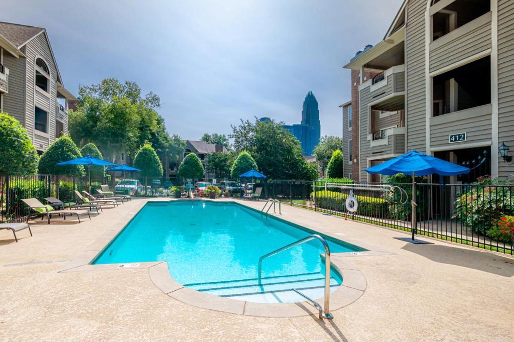 Apartamento Viagem - - Cozy 1br W/gym+pool+parking